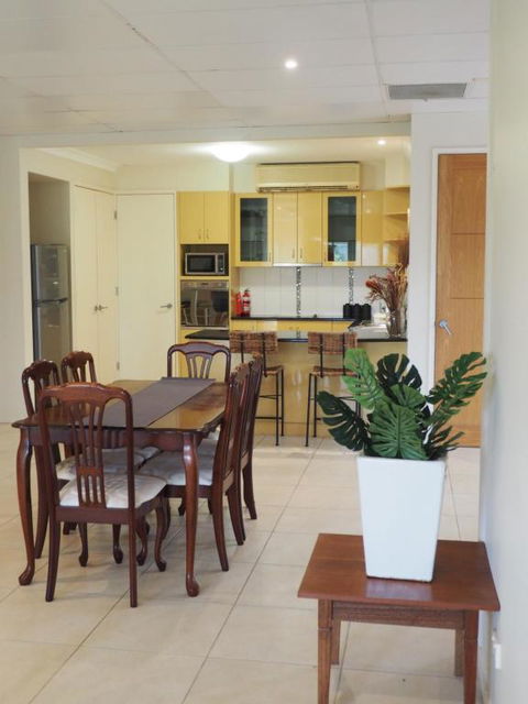 Accommodation On Westlake Mount Ommaney - Tourism Guide 0