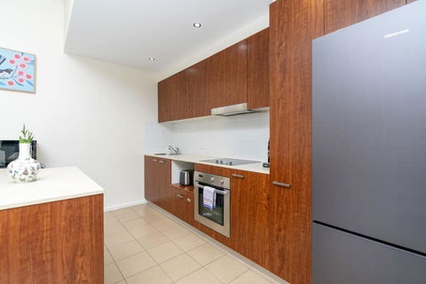Absolutely Spacious APT Unit Between ANU And City - Tourism Guide 4
