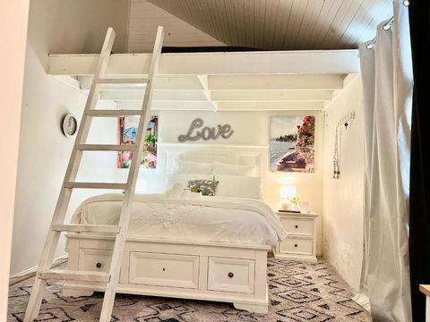 Affordable Luxury Room - Tourism Guide 1