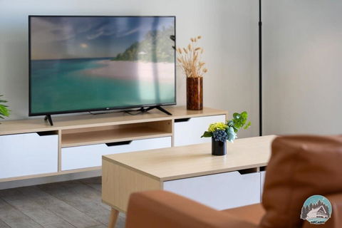Aircabin - Rosebery - Lovely - 2 Beds Apt +Parking - Tourism Guide 1