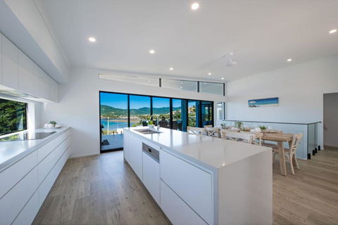 Airlie Bay View - Tourism Guide 4