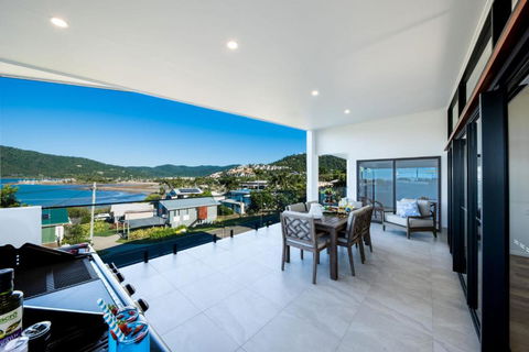 Airlie Bay View - Tourism Guide 1