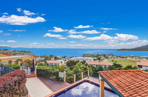 Airlie Hasta Manana - Tourism Guide 3