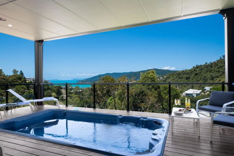 Airlie Nights - Tourism Guide 3