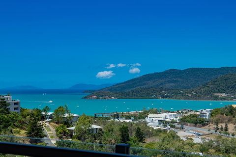 Airlie Nights - Tourism Guide 0