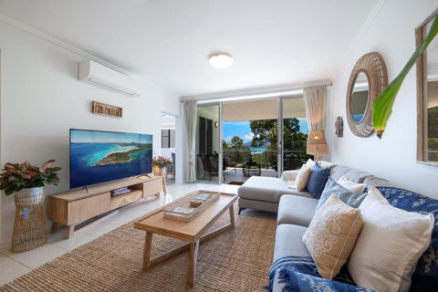 Airlie Sea View - Tropical Vibes Whitsundays - Tourism Guide 0