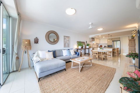 Airlie Sea View - Tropical Vibes Whitsundays - Tourism Guide 1