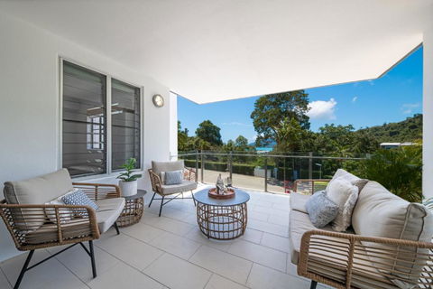 Airlie Sea View - Tropical Vibes Whitsundays - Tourism Guide 4
