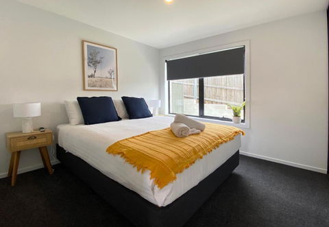 Albatross Rise - Modern Family Home - Tourism Guide 0