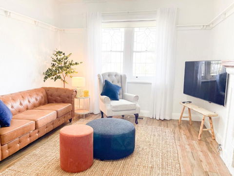 Albury Street Hideaway - Tourism Guide 0