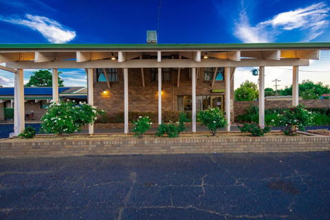 All Travellers Motor Inn - Tourism Guide 3