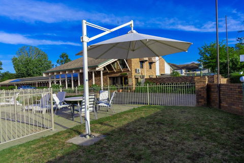 All Travellers Motor Inn - Tourism Guide 4