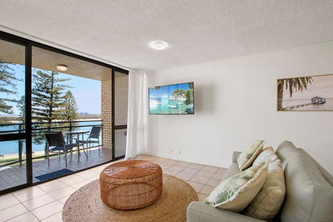 Allamanda, Unit 11, 32 Esplanade, Bulcock Beach - Tourism Guide 1