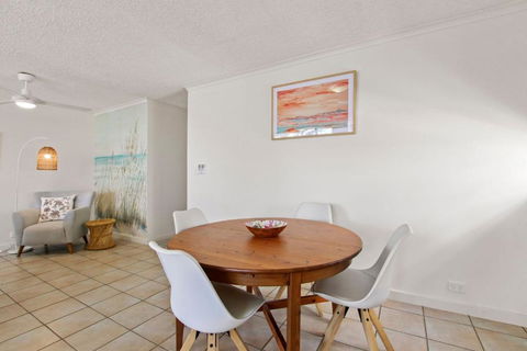 Allamanda, Unit 11, 32 Esplanade, Bulcock Beach - Tourism Guide 3