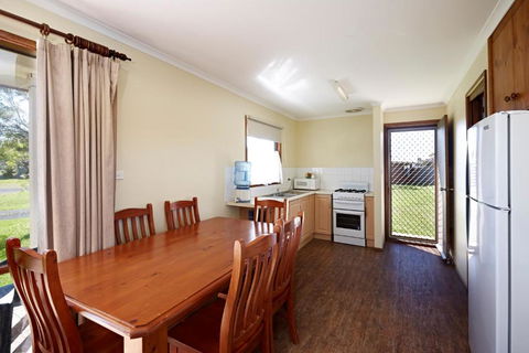 Allestree Holiday Units - Tourism Guide 1