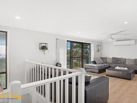 Amaroo Cres No 20 Fingal Bay Holiday Home - Tourism Guide 0
