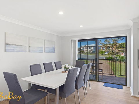 Amaroo Cres No 20 Fingal Bay Holiday Home - Tourism Guide 1