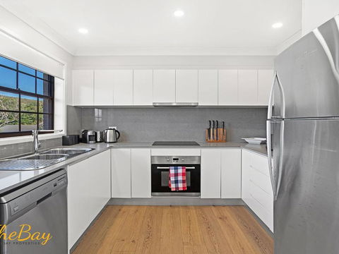 Amaroo Cres No 20 Fingal Bay Holiday Home - Tourism Guide 2
