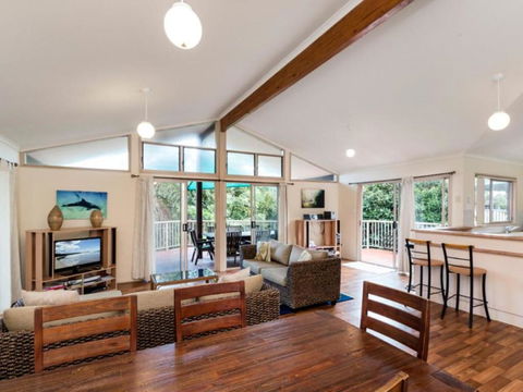 Amaroo House - Tourism Guide 0