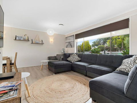 Amaroo By The Bay - Tourism Guide 3