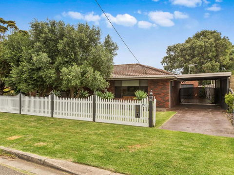 Amaroo By The Bay - Tourism Guide 1