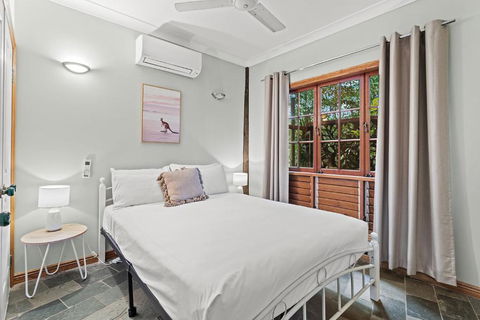 Amaroo On Airlie - Tourism Guide 4
