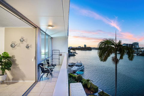 Amazing Water Views Surfers Paradise - Tourism Guide 1