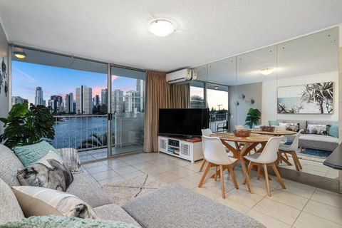 Amazing Water Views Surfers Paradise - Tourism Guide 2