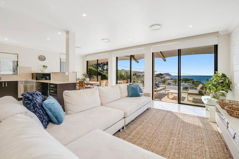 Amelie - Luxury Beach View Condo Minutes To Beach - Tourism Guide 0