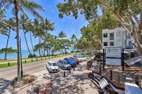 Alassio Absolute Beachfront 201 Palm Cove - Tourism Guide 1