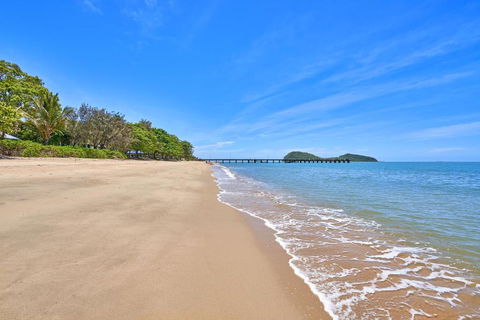 Alassio Absolute Beachfront 201 Palm Cove - Tourism Guide 2