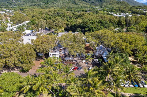 Alassio Absolute Beachfront 201 Palm Cove - Tourism Guide 4