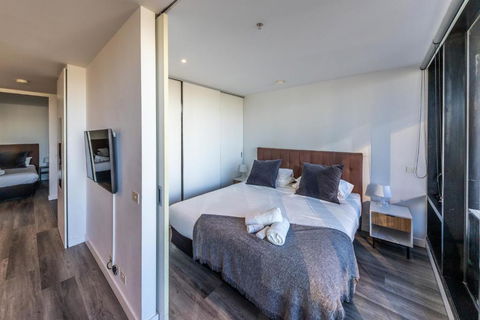 Aura2107, 2 Bedroom Apartment With Balcony, Stunning Yarra River And City Views - Tourism Guide 4