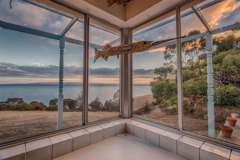 Antechamber Bay Retreats - Tourism Guide 0