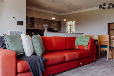 Apartment On James - Tourism Guide 4