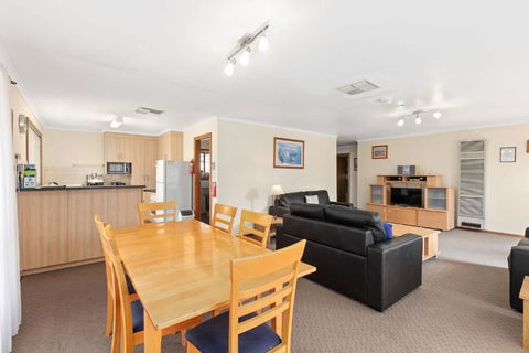 Apartments On Tolmie - Tourism Guide 3