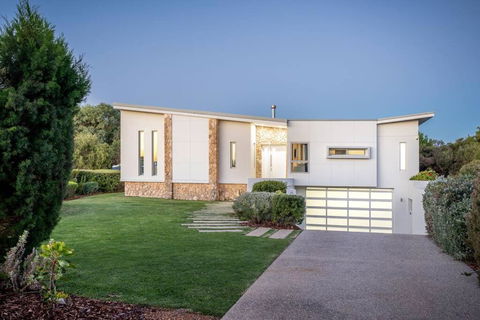 Apricus I Private Properties - Tourism Guide 1