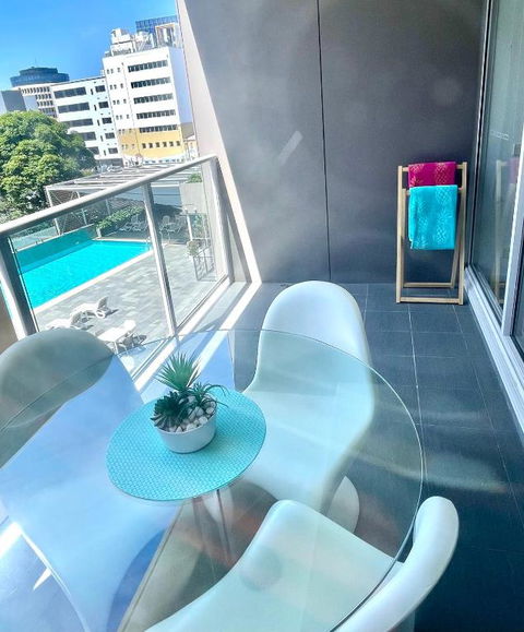 AQUA 306 POOLSIDE Luxury Apartment , Honeysuckle, NEWCASTLE FREE Parking - Tourism Guide 2