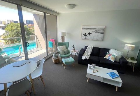 AQUA 306 POOLSIDE Luxury Apartment , Honeysuckle, NEWCASTLE FREE Parking - Tourism Guide 4