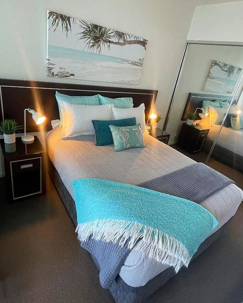 AQUA 306 POOLSIDE Luxury Apartment , Honeysuckle, NEWCASTLE FREE Parking - Tourism Guide 3