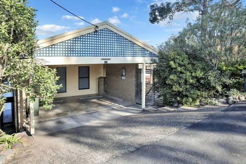 Aqua La Vista - 4 Bedroom Pet Friendly House - Tourism Guide 4