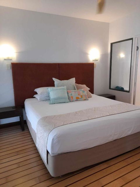 AquaView Boathouse Airlie Beach - Tourism Guide 2