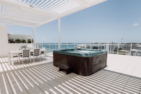 Aquavista Penthouse - Stunning 180 Views - Tourism Guide 0