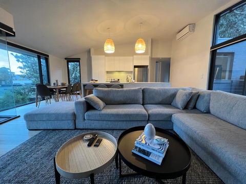 Architect Designed 4 Bedroom With Ocean Views From Every Room - Tourism Guide 2