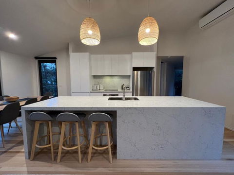 Architect Designed 4 Bedroom With Ocean Views From Every Room - Tourism Guide 1