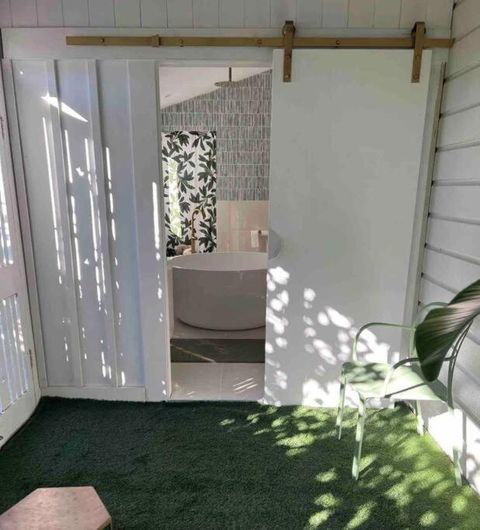 Artists Residence - Tourism Guide 4