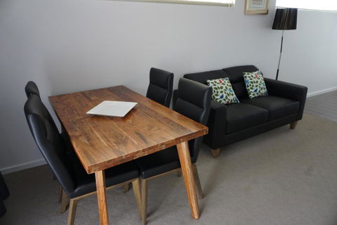 Ashmont Motel And Apartments - Tourism Guide 4