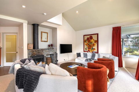 Aspect 5 Chalet A Stones Throw From All Thredbo Has To Offer - Tourism Guide 0