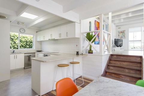At Agnes Ave: Coastal Views - Tourism Guide 4