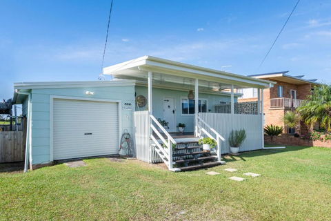 At The Beach Brooms Head-LJHooker Yamba - Tourism Guide 0